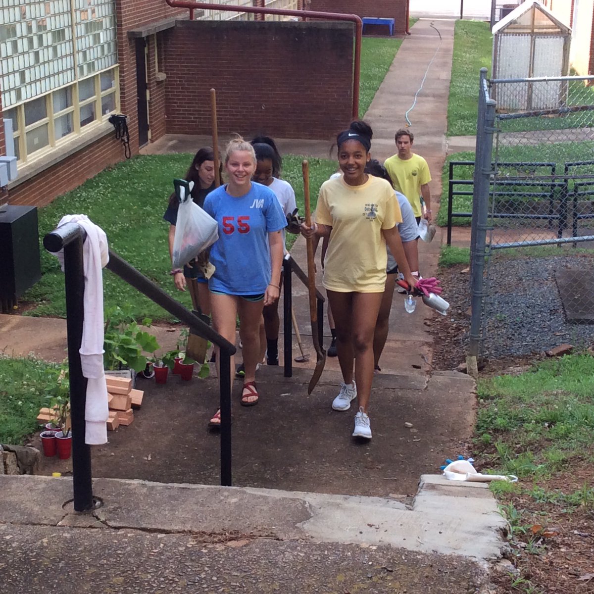 CooksGardenWS's tweet photo. Thanks to the Summit School volunteers! They spent Tuesday morning at CLMS to help with the Garden renovation! https://t.co/ZPSgIaZtLj
