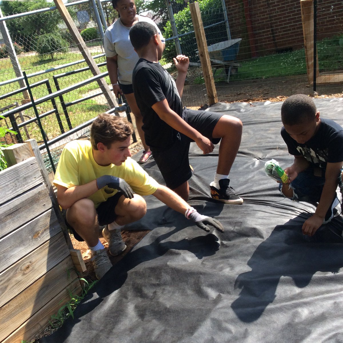 CooksGardenWS's tweet photo. Thanks to the Summit School volunteers! They spent Tuesday morning at CLMS to help with the Garden renovation! https://t.co/ZPSgIaZtLj