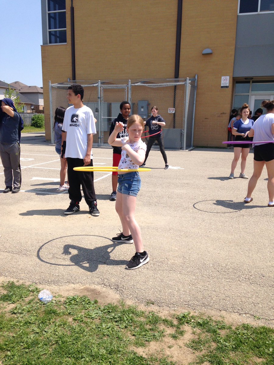 LDubsGatestone's tweet photo. Hula Hoop Relay! #colourchallenge #class78 https://t.co/oCHKDKheff