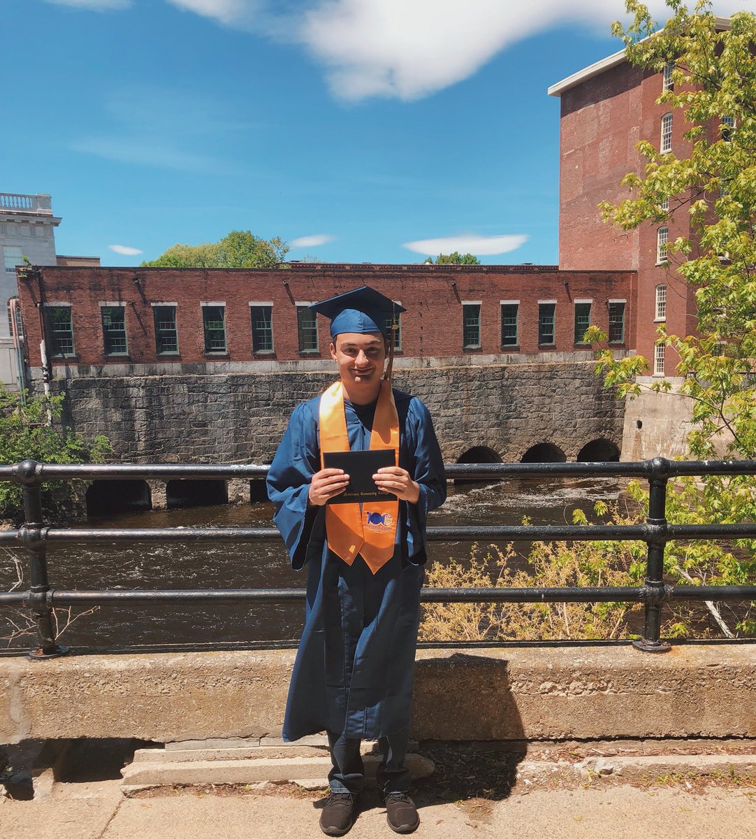 ZPippos's tweet image. Thank you @middlesex_cc, @PHITHETAKAPPA. 👨🏻‍🎓 #myMCC #MCCGrad