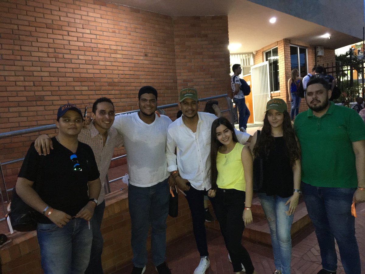 andres0690's tweet photo. Socializando con los estudiantes de la universidad @Areandina las propuestas @IvanDuque @MirCesar_  #MirRenace #jovenes #cesar https://t.co/25EvFHRGi0