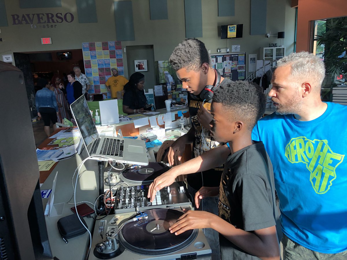 RyanArtsCenter's tweet photo. Remake Days here are lit! Thanks to @AfroYaquiMusic @TimbelezaPGH plus the art of Dana Ingham. #RemakeDays https://t.co/g2HtZi3Njl
