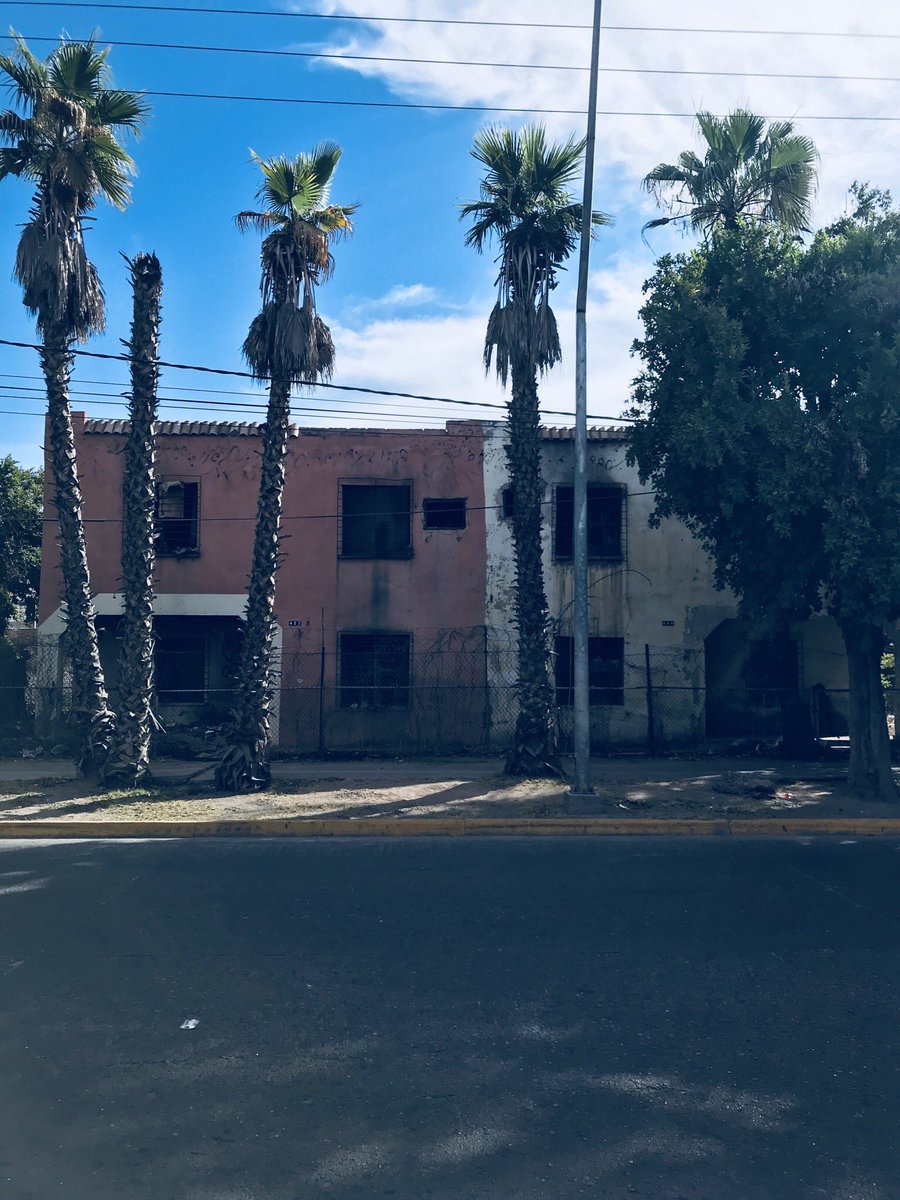 jonblackbot's tweet photo. Amo la peculiaridad. Los Mochis está lleno de eso. Pecularidad. https://t.co/XuwCI734hQ