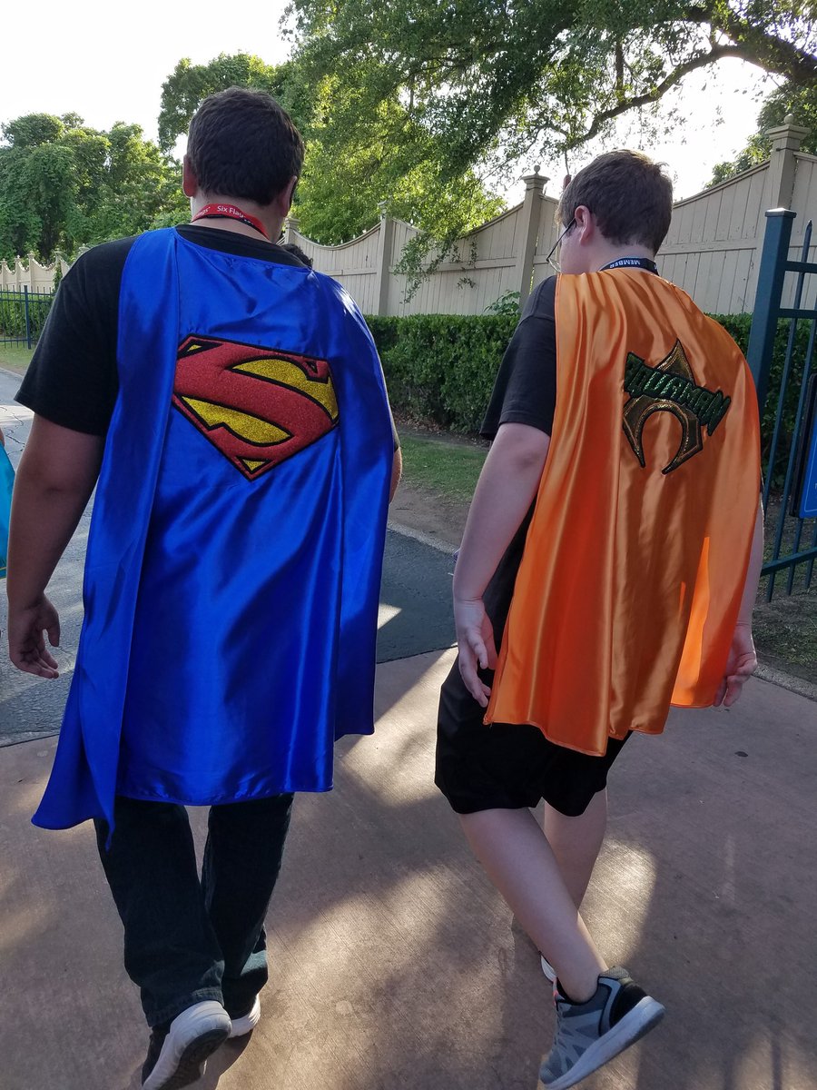 IHSKNIGHTS2018's tweet photo. Busses have arrived and are loading. Hope to be on our way soon! Be ready to see your super heroes in an hour or so. #KNIGHTPRIDE #Classof2018 https://t.co/wCVIRgv54n