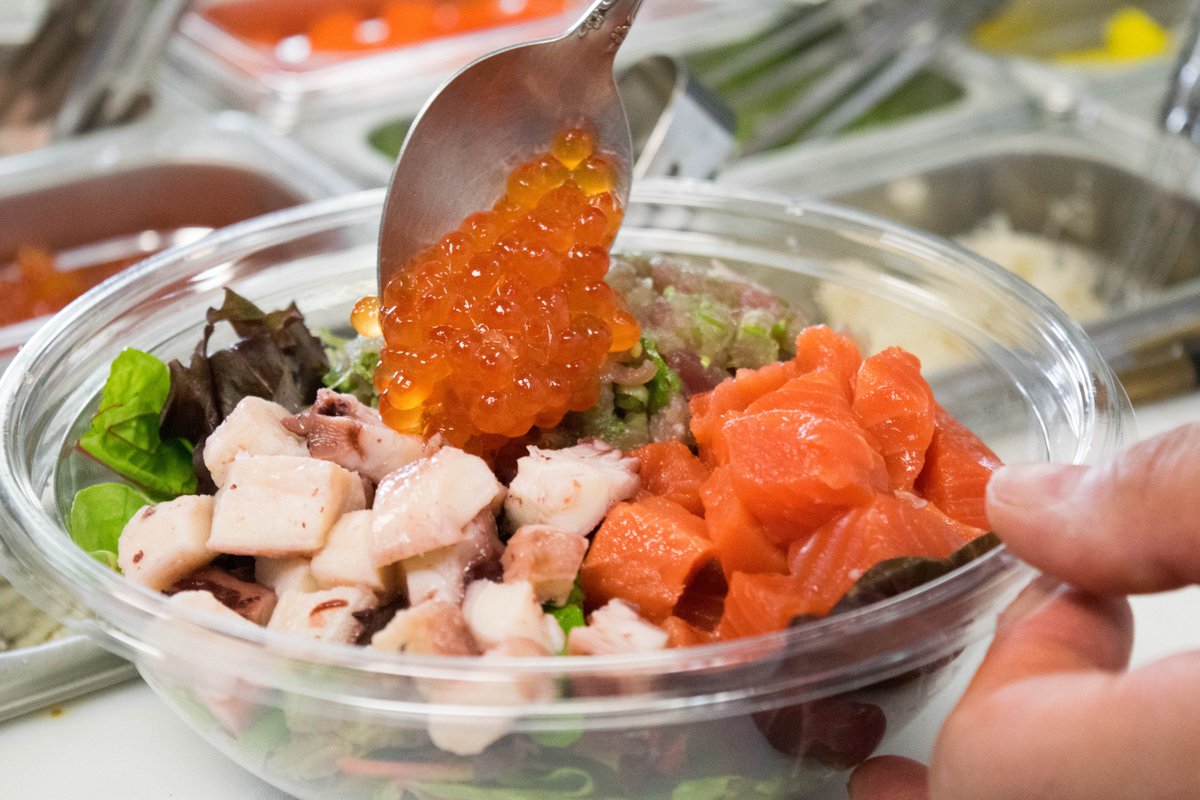 eatfishYVR's tweet image. Got a case of the after-work hangries? We'll take care of that for you—stop by our #FISHbar for a poke bowl and customize it with your sauces of choice. Open until 7:00 pm in South Burnaby and #theheartofKits. 🎏
