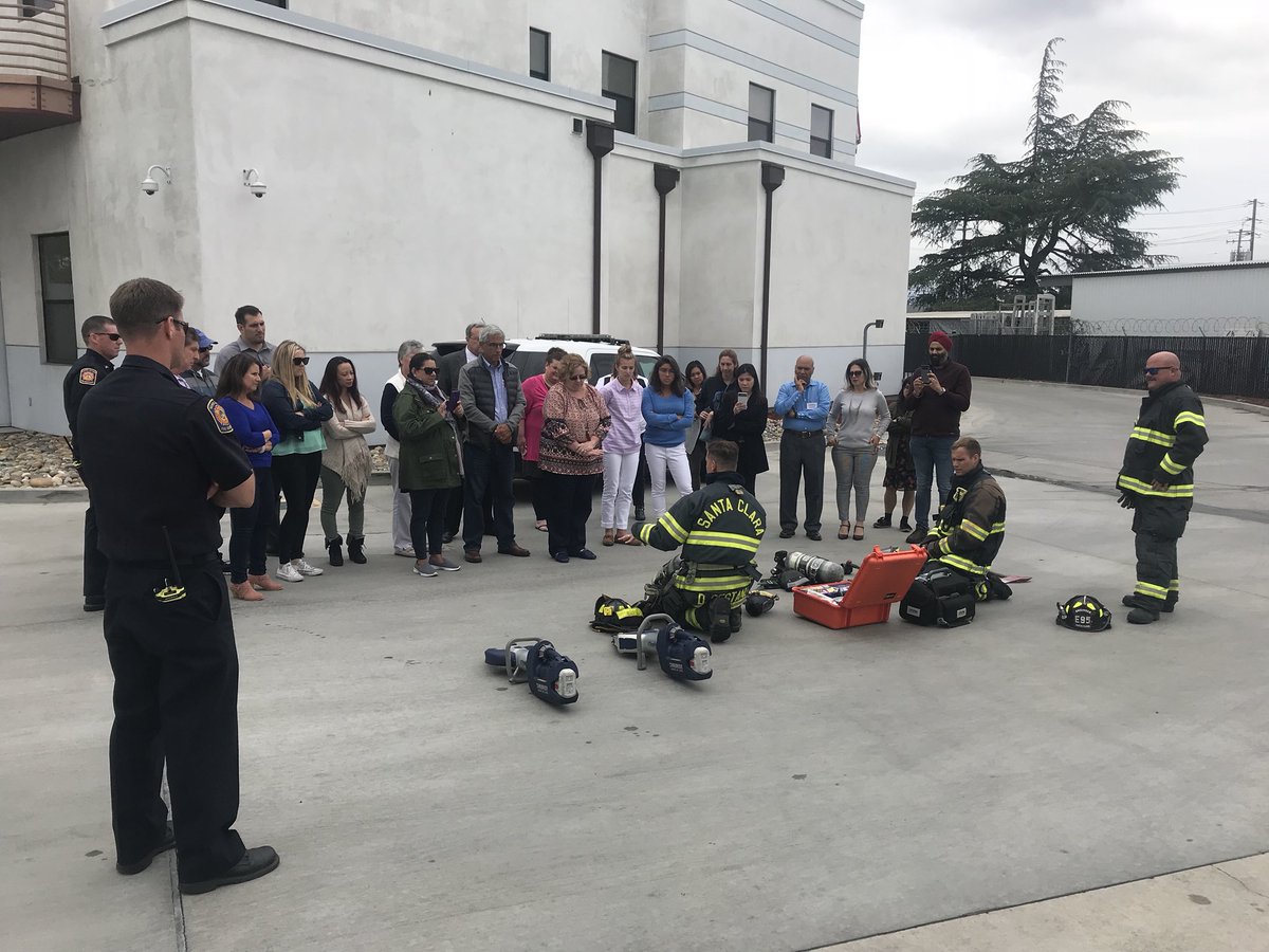 SantaClaraFD's tweet photo. Thanks to all the #FutureLeaders who participated in @SantaClaraCity LEADERSHIP SANTA CLARA program. Below R to L Engine 95 Crew Dom Restani, Dan Rose, and Nathan Ford demonstrate a few pieces of the Advanced Life Support medical gear carried on our rigs. https://t.co/DXPfgYejCv