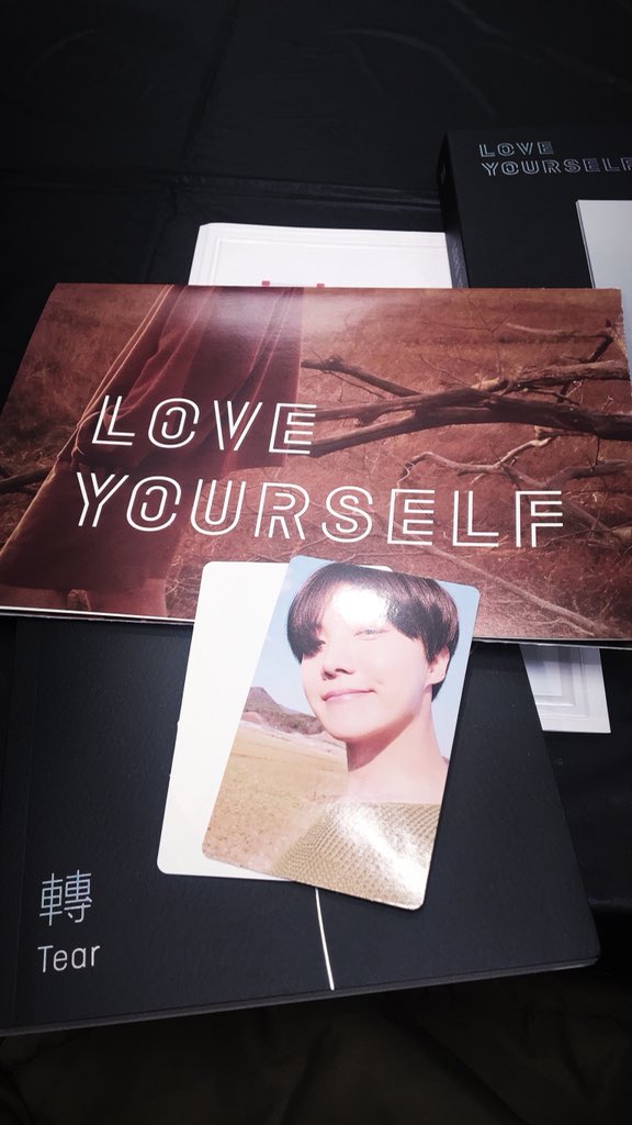 hoseoksdreamz's tweet photo. I got my the LOML 😭♥️ #btsloveyourselftear #yversion #jhopephotocard #hoseok #jhope https://t.co/lEqq2m2LB7