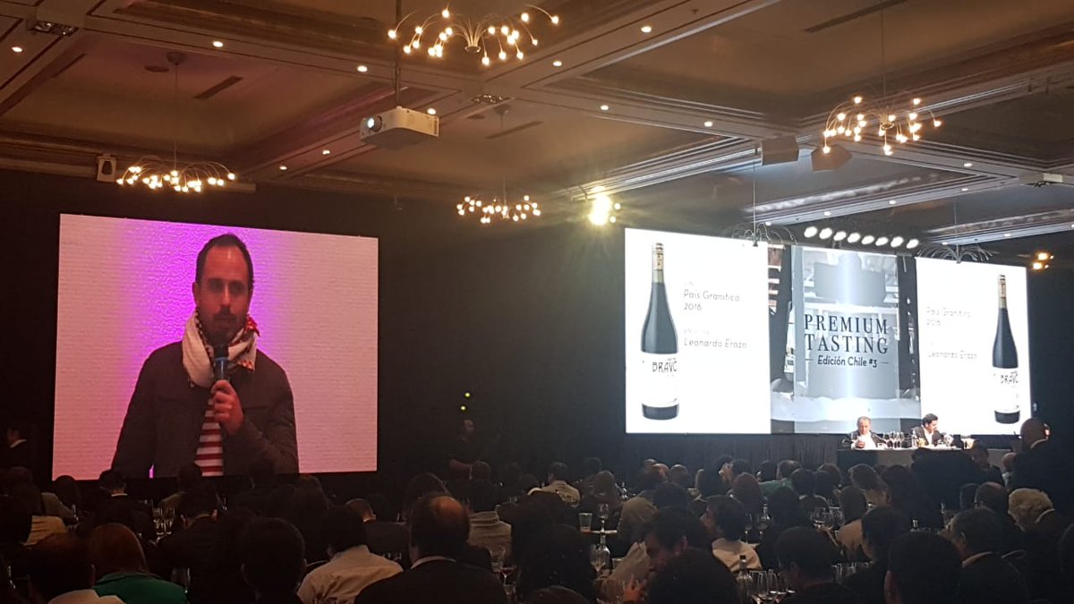 Leonardo Erazo hablando sobre su proyecto Viñateros Bravos Itata, donde intenta mostrar la desnudez y pureza de la cultura vitivinícola del país. #PremiumTasting #Producciones19 #HotelSantiago #ViñaterosBravosItata #Wine #WineEducation #WineMaker <a href="/Mundodelvinocl/">El Mundo del Vino</a> #SantiagodeChile