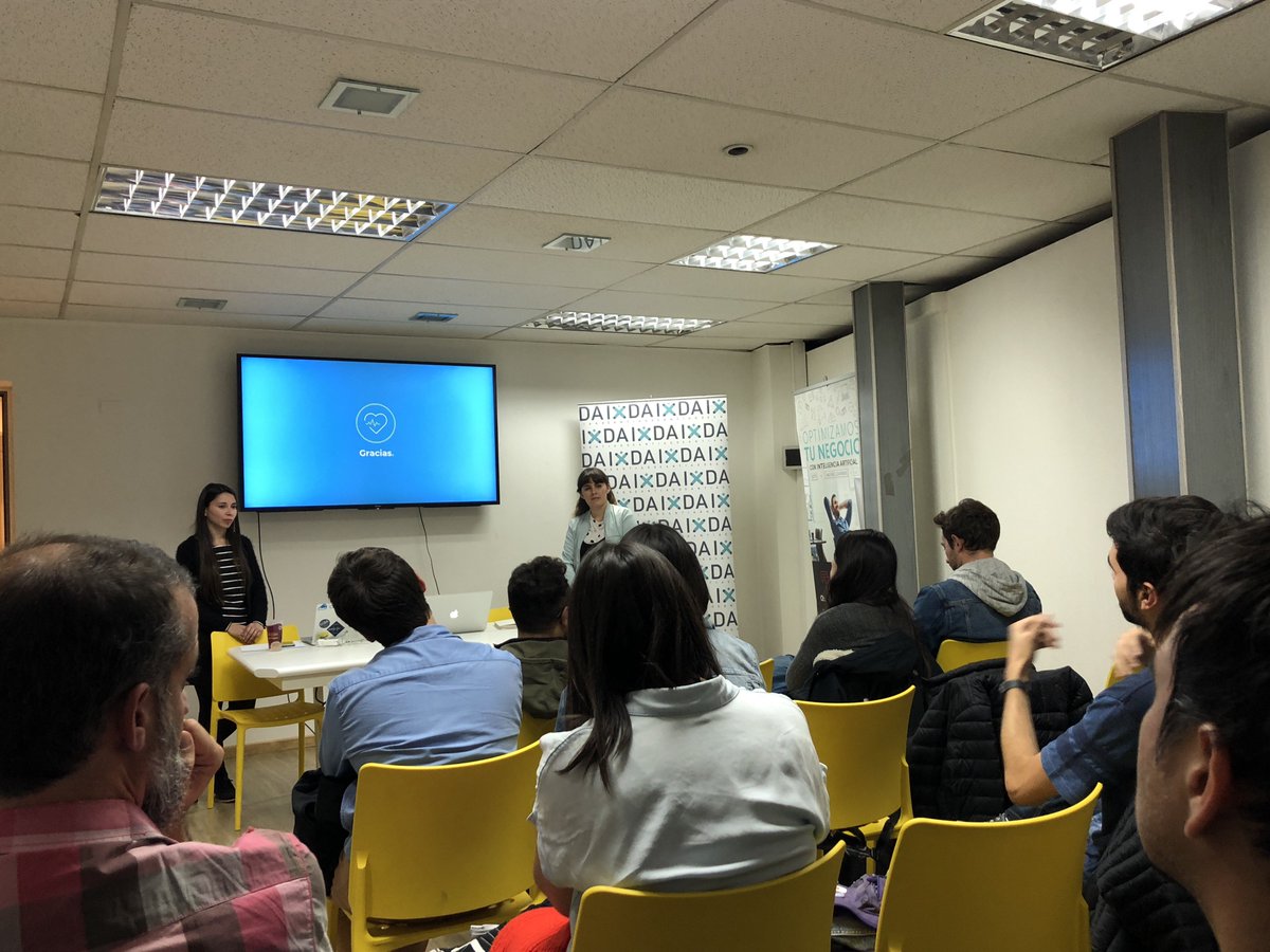 ixdasantiago's tweet image. Comienzan las preguntas a nuestras expositoras :)