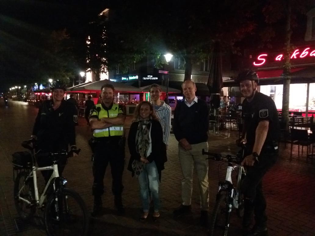 GGD was vannacht samen met politie, boa's, <a href="/GemeenteHsum/">Gemeente Hilversum</a> en <a href="/JohanVeenstra2/">Comenius College</a> op pad om samenwerking in alcoholpreventie jeugd in <a href="/RegioGV/">Regio Gooi en Vechtstreek</a> te versterken.