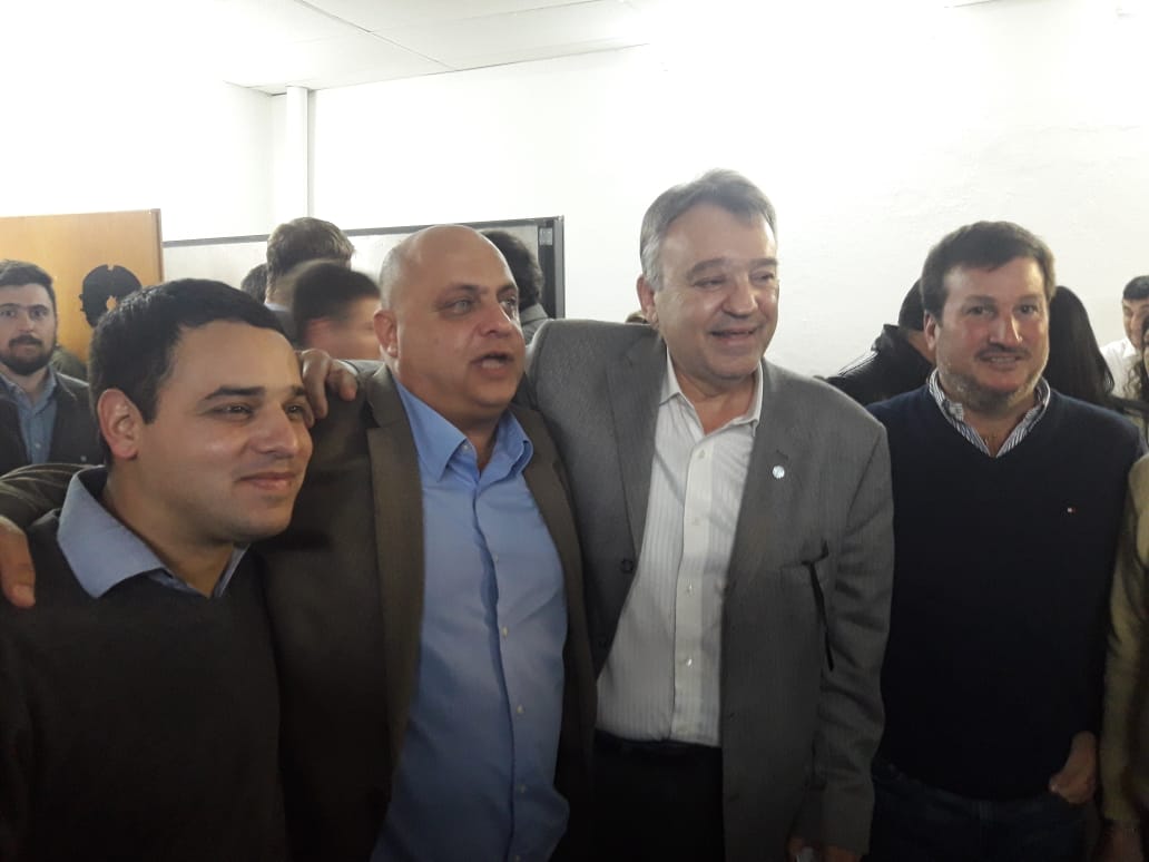 gabrielrealpdp's tweet photo. En Rosario en el lanzamiento del #PartidoCreo felicitaciones a Ariel Bermúdez y Pablo Javkin https://t.co/B1I4hosIE9