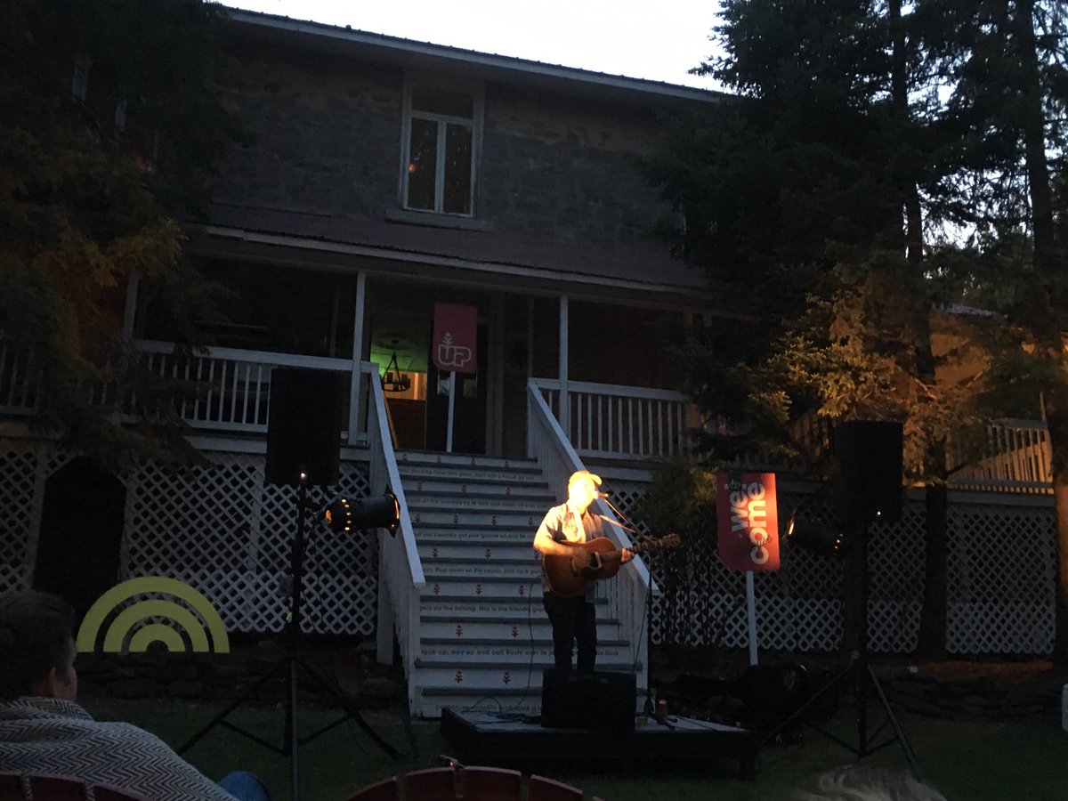 JaneCStevenson's tweet image. #dallasgreen serenades as the surprise guest at #thehip’s #bathouse studios