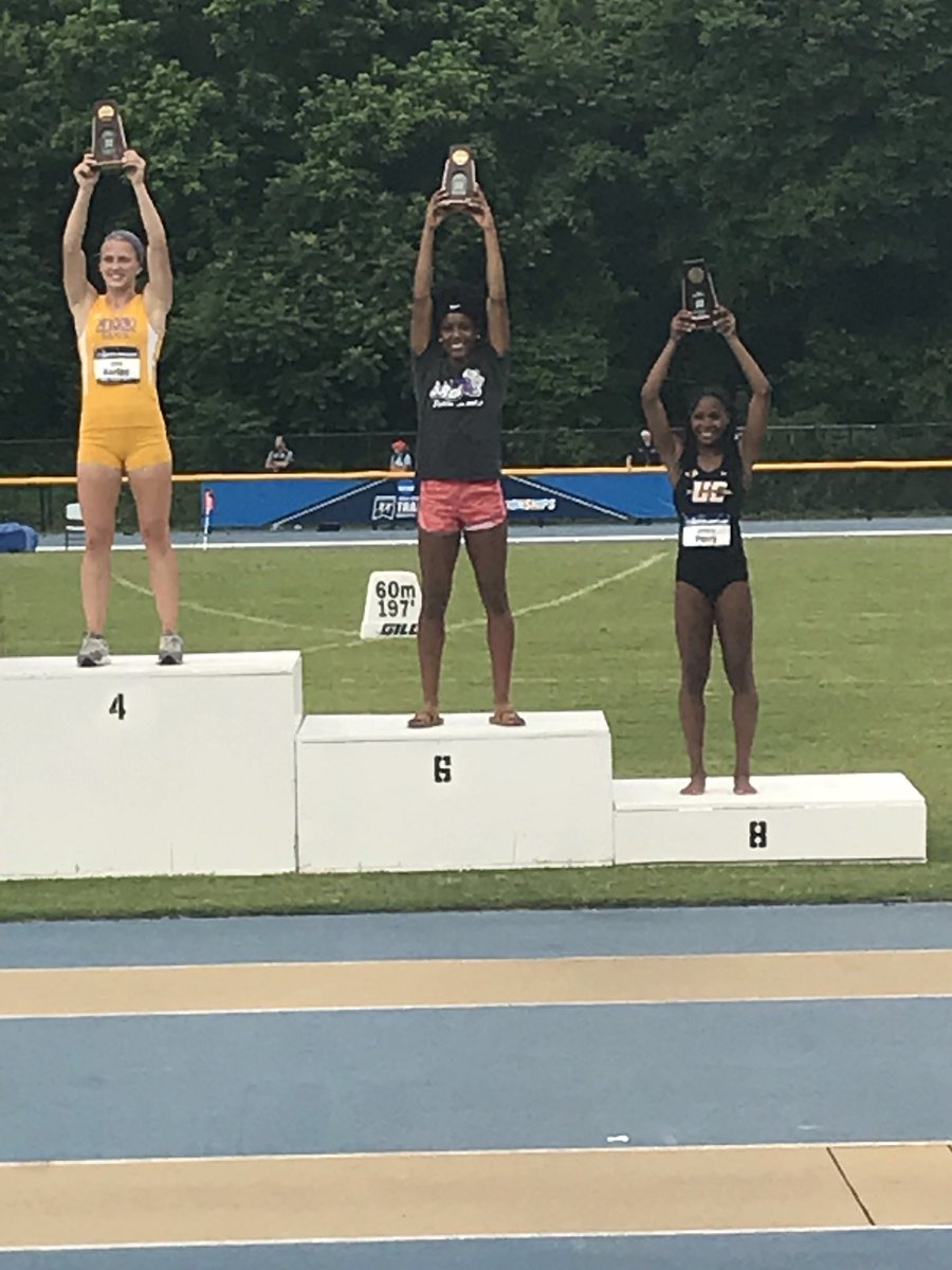 SBU_TrackField's tweet photo. Armani Battle All American long jumper at the 2018 Outdoor Track and Field Nationals! #D2TF #longjump #allamerican https://t.co/8dz9cHR5uS