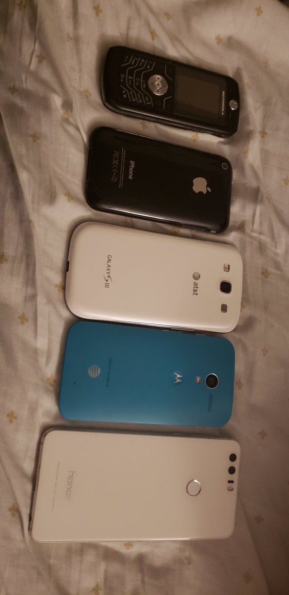 renren_voyage's tweet image. When your husband finds out you&apos;re an electronics hoarder #movingproblems