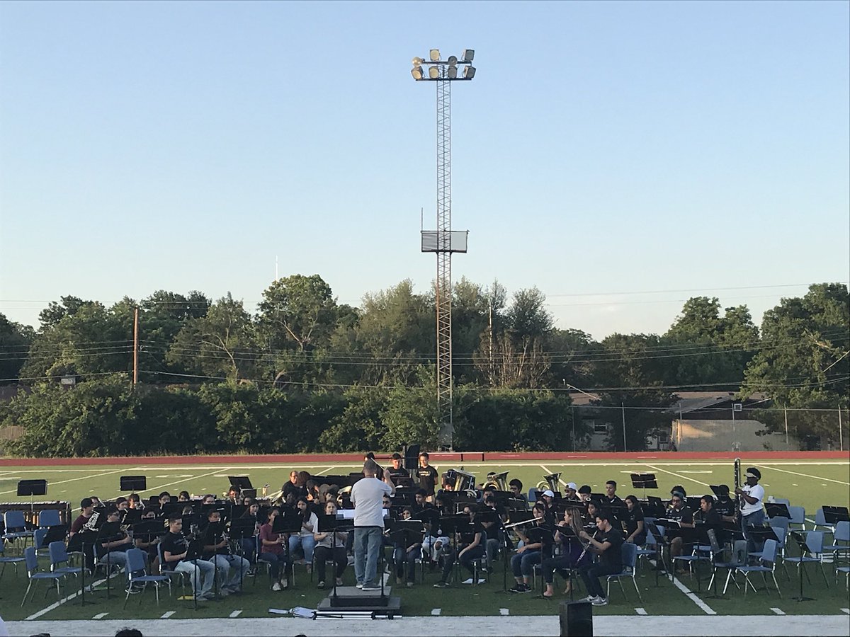 PalladinoP11's tweet photo. As #concertonthelawn draws to a close I want to restate how awesome these kids/band members are and how amazing this event has been #shhsband #seeyounextyear #letsstartitlatersoitscooler https://t.co/V2qeHMQ7sc