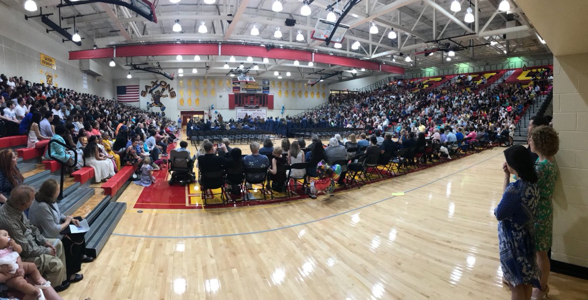 D54schools's tweet photo. Congratulations @D54Keller Class of 2018! You did it! #54Graduates https://t.co/4yE23dWUqS