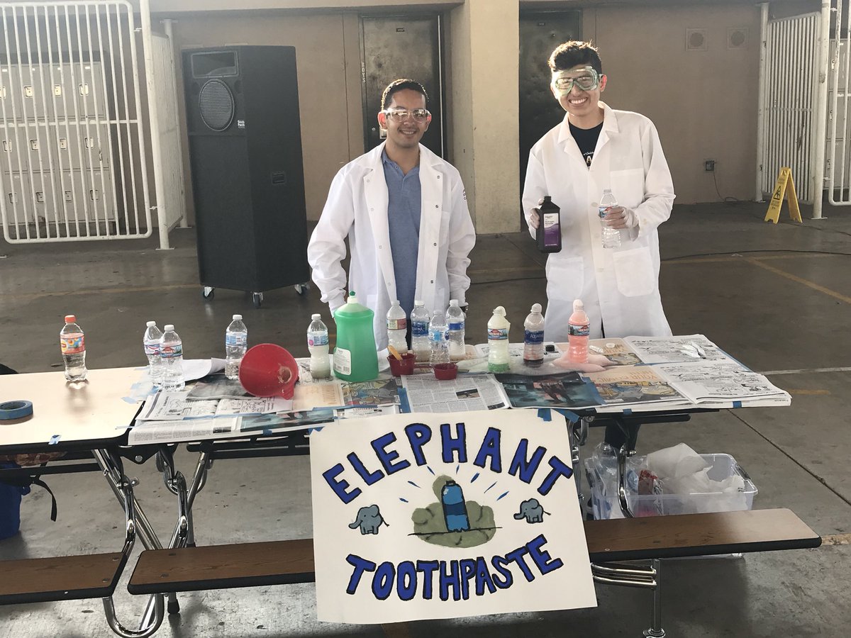 Landmark’s Noche de Ciencias hosted by our partners MVC, Hispanic Society of Engineers, and UCR TriO program. Amazing night for our students and parents! #STEM-u-lateYourMind