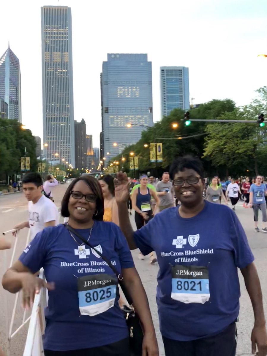 MarvinRichardso's tweet photo. With a hat tip to Forrest Gump, our HQ proclaims Run Chicago Run! And some newly met teammates! #jpmcc #bcbsilmoves #fitness #health #team https://t.co/BMkThnV94I