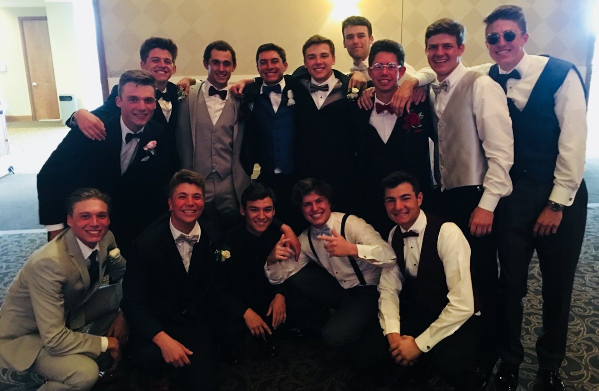 NHSMustangs1's tweet photo. NHS Prom 2018! #mustangpride 🐴🐴🐴 https://t.co/1zDjbasFMA