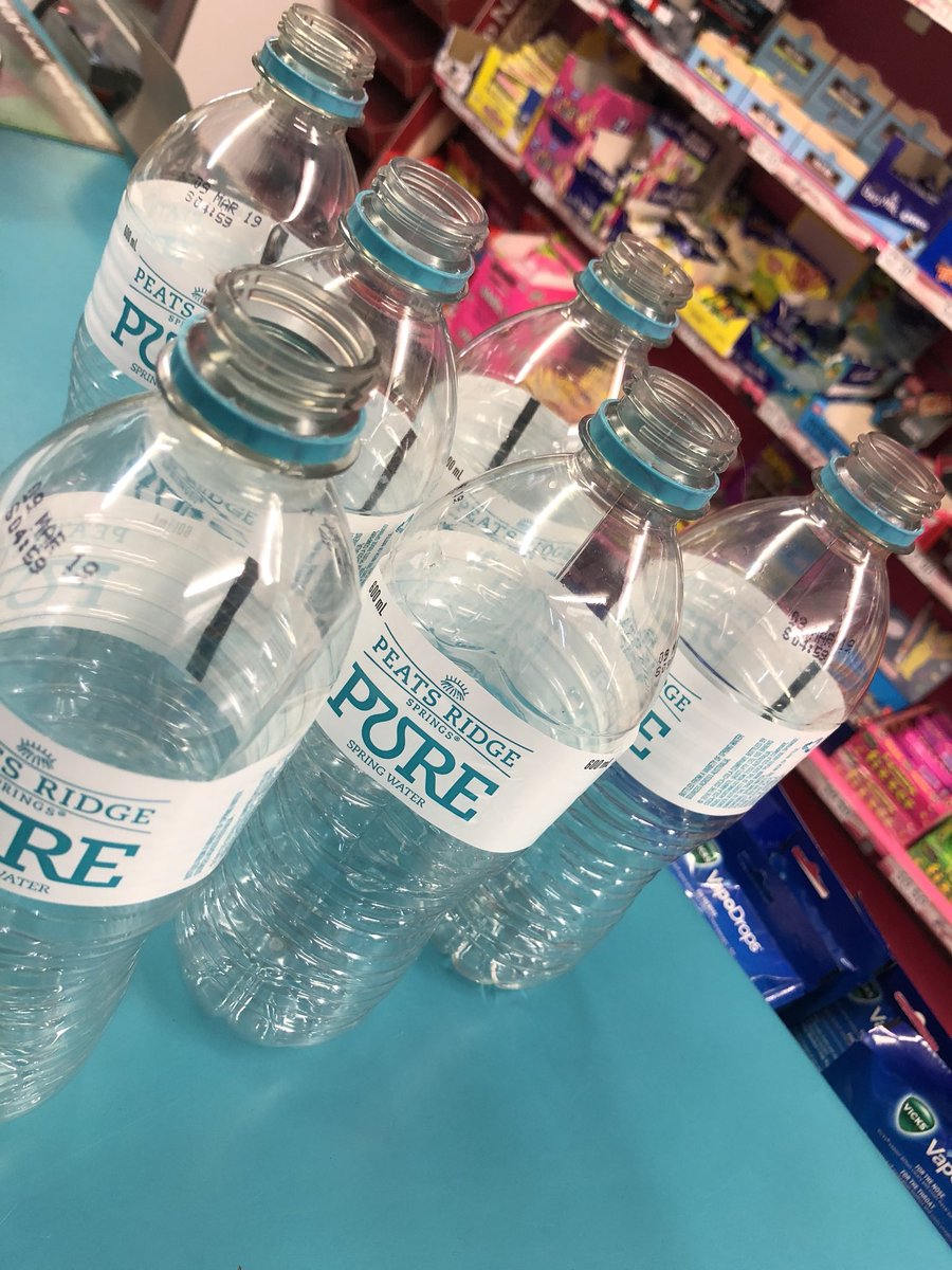 BuddenAndrew's tweet photo. Recycling helps protect the environment as it also reduces the need for extracting, refining and processing raw materials. So why wouldn’t you want to recycle? Find your local #ReturnandEarn recycling centre and put your plastics to a good use like these guys #UONTeach https://t.co/fxTFLp5QkS