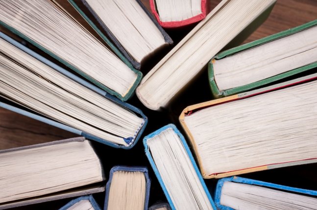 KpopKfans's tweet photo. Statistics reveal 40% Koreans didn't read a single book in a year https://t.co/LLfx7eD4xh https://t.co/ZfVF7Ixv0z
