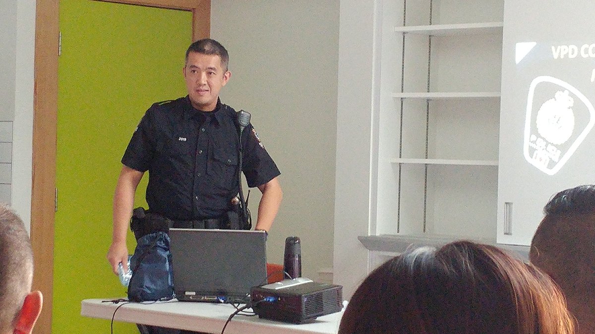 skinnyonsafety's tweet photo. Thank you to my friend Det Pang from @VPDRecruiting for making a special visit downtown to speak to a small group of #vpd applicants who are also #volunteers from @WECHCPC @KitsFairCPC @Granvillecpc1. We all appreciate your time and insight. https://t.co/qzdYi6PMie