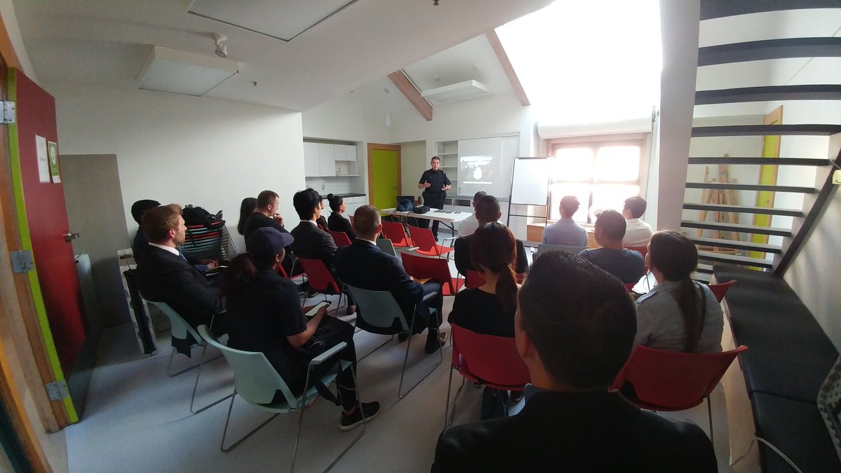 skinnyonsafety's tweet photo. Thank you to my friend Det Pang from @VPDRecruiting for making a special visit downtown to speak to a small group of #vpd applicants who are also #volunteers from @WECHCPC @KitsFairCPC @Granvillecpc1. We all appreciate your time and insight. https://t.co/qzdYi6PMie