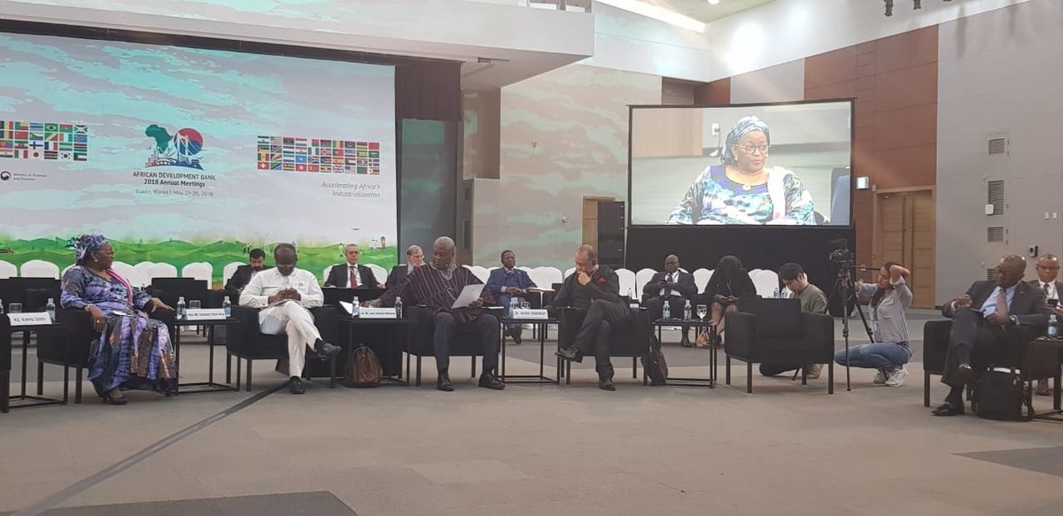 'Situation of African youth reflects our lack of social investment in education, job preparedness, and health. The role of governments is to ensure youth are no longer in precariousness. Particularly women. We need to find #shortcuts'.
=Min. Kanny Diallo of Guinea.
#afdbAM2018
