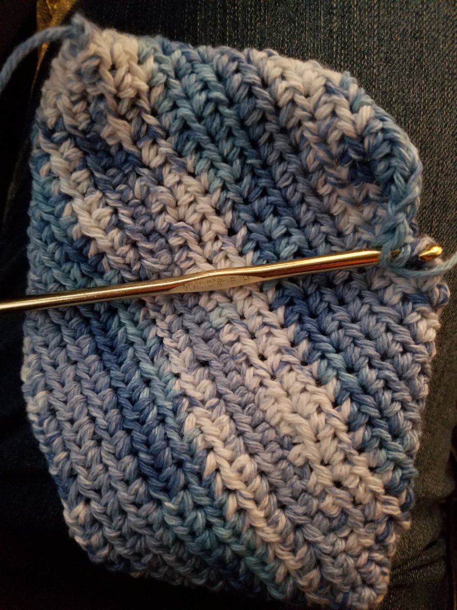 corner_wares's tweet photo. Working away on this all afternoon. Should be finished by tomorrow and able to start the next one.

#crochet #hotpad #potholder #peachesandcreme #turnonitself #Cornerwares https://t.co/Vy81P5RSf0
