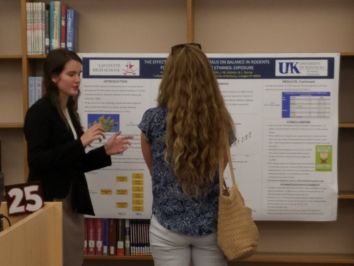 diane_remley's tweet photo. Super proud of the University Research students for their knowledge and professionalism tonight.   The first ever Poster Session Seminar night.  These seniors are going to do great things.  @LHS_PrincipalJ @Generals2018 @lhshighschool https://t.co/7eBFH0iQk7