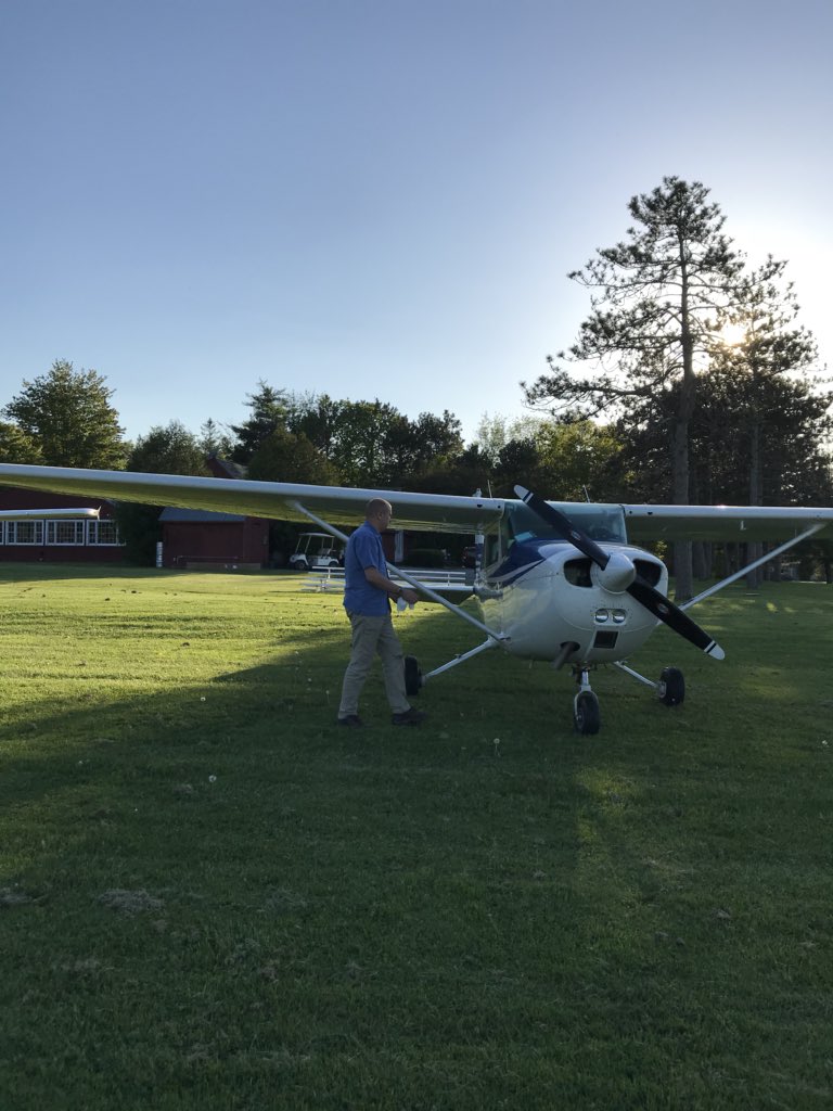 FenderFinn's tweet photo. Dinner flight to #basinharbor VT. #cessna172 #privatepilot #skyhawk https://t.co/jp61QjpO9m