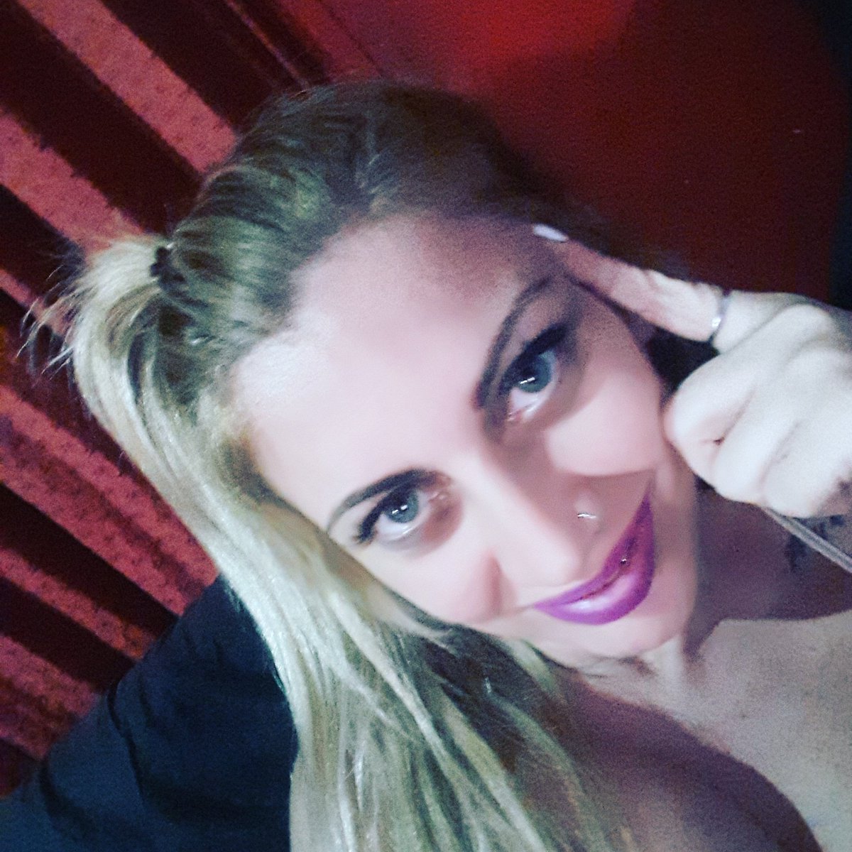 Tanaloka's tweet photo. 🤔que hacemos hoy?? https://t.co/3TM0mlCUOE