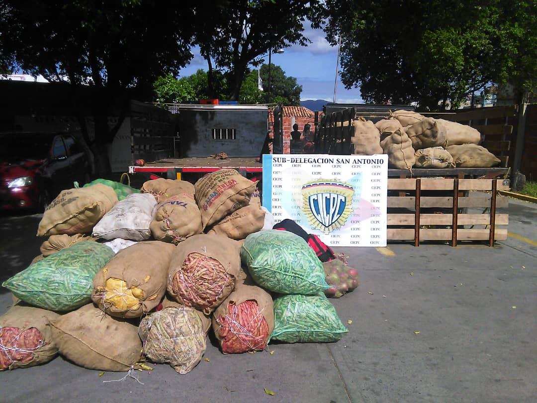 DouglasRicoVzla's tweet image. Pretendían llevarse más de 3 toneladas de Alimentos hacia Colombia y fueron detenidos por el #CICPC.
instagram.com/p/BjLrsJ3BDwO/ @NicolasMaduro