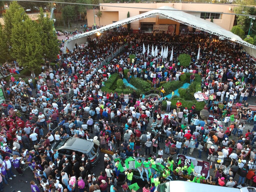 lopezobrador_'s tweet photo. Hoy estuvimos en cuatro delegaciones de la Ciudad de México y como pueden ver la gente sigue apoyándonos con convicción y entusiasmo. https://t.co/a42bmIkfkT