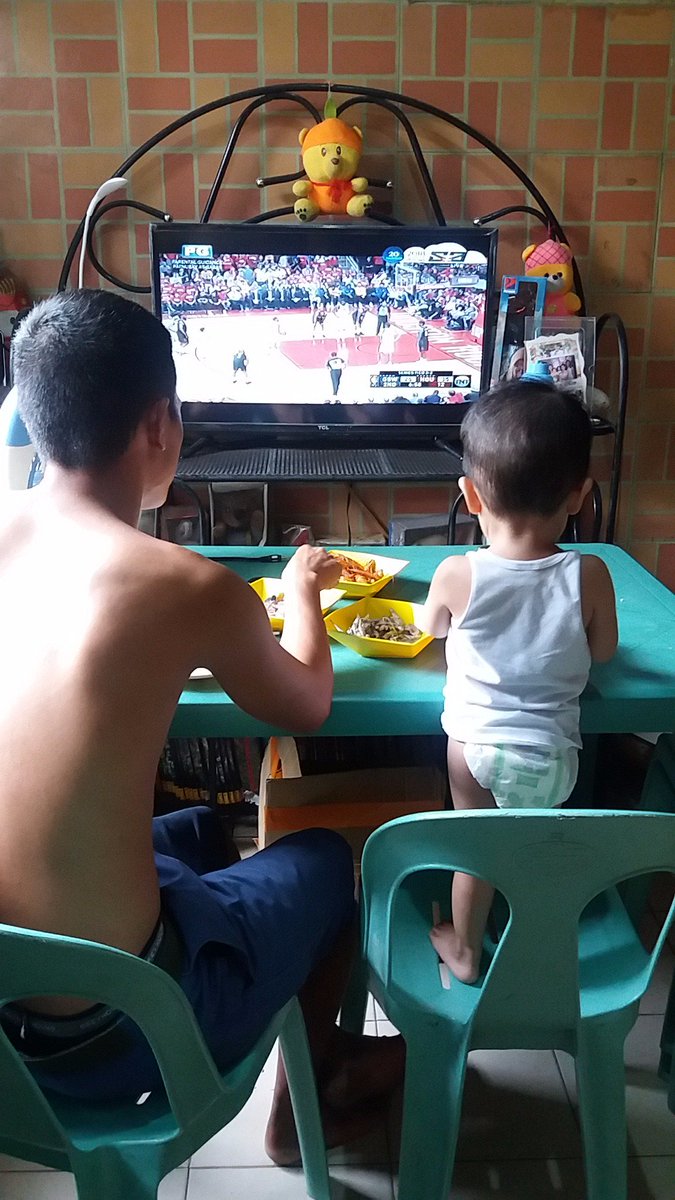 celingling_rrt's tweet photo. Breakfast while watching #nbaonabscbn 
Go GSW!! Mr. Filosofo with son. On duty parin https://t.co/PKbiI0jAgL