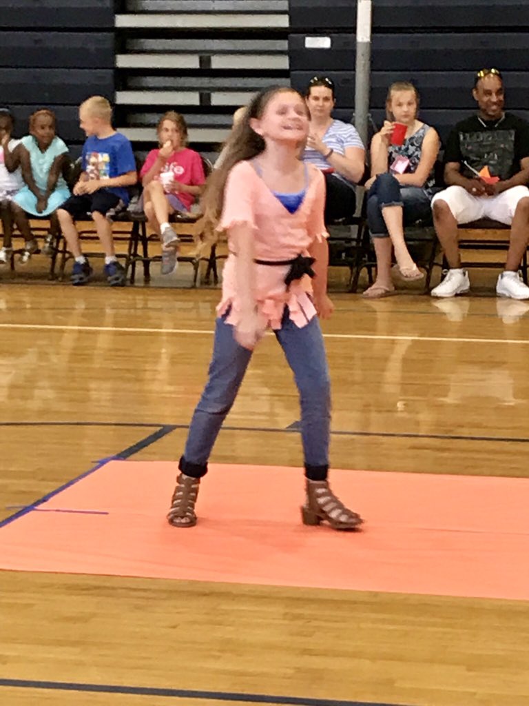 ChanceylovesART's tweet image. Chancey’s first Project Runway was a success. Thank you to Mrs. Pryor and Mrs. Brown for helping me pull it off tonight. I heard it was a HIT! 
#upcycledtshirts #Chanceyartstudio #ChanceysGotTalent #ChanceyChat
#designandcreate