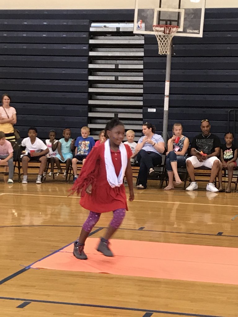 ChanceylovesART's tweet image. Chancey’s first Project Runway was a success. Thank you to Mrs. Pryor and Mrs. Brown for helping me pull it off tonight. I heard it was a HIT! 
#upcycledtshirts #Chanceyartstudio #ChanceysGotTalent #ChanceyChat
#designandcreate