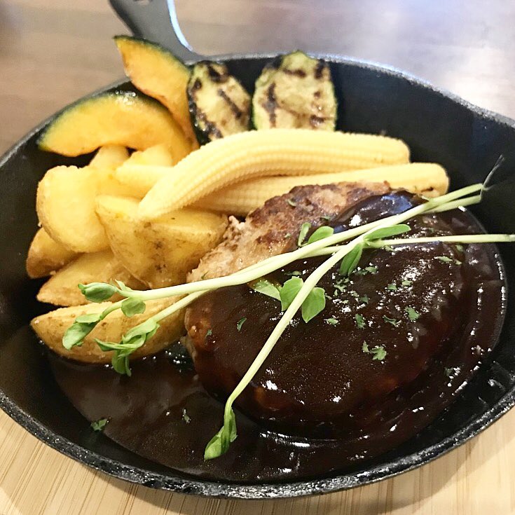 CBLibre's tweet photo. 遂に登場‼️ワンコインランチ💰✨

税込500円でランチ(日替り)をお楽しみ頂けます😊💕
因みに、ローストビーフ丼、ハンバーグ(税込850円)もご用意しております🍖😭👍🏻
更に更に+100円でフリードリンクを付けられるというお得なセットも😳
是非お越しくださいませ🙇🙇🙇
#近江八幡 #駅近 #ランチ https://t.co/VaXk9hkiNk