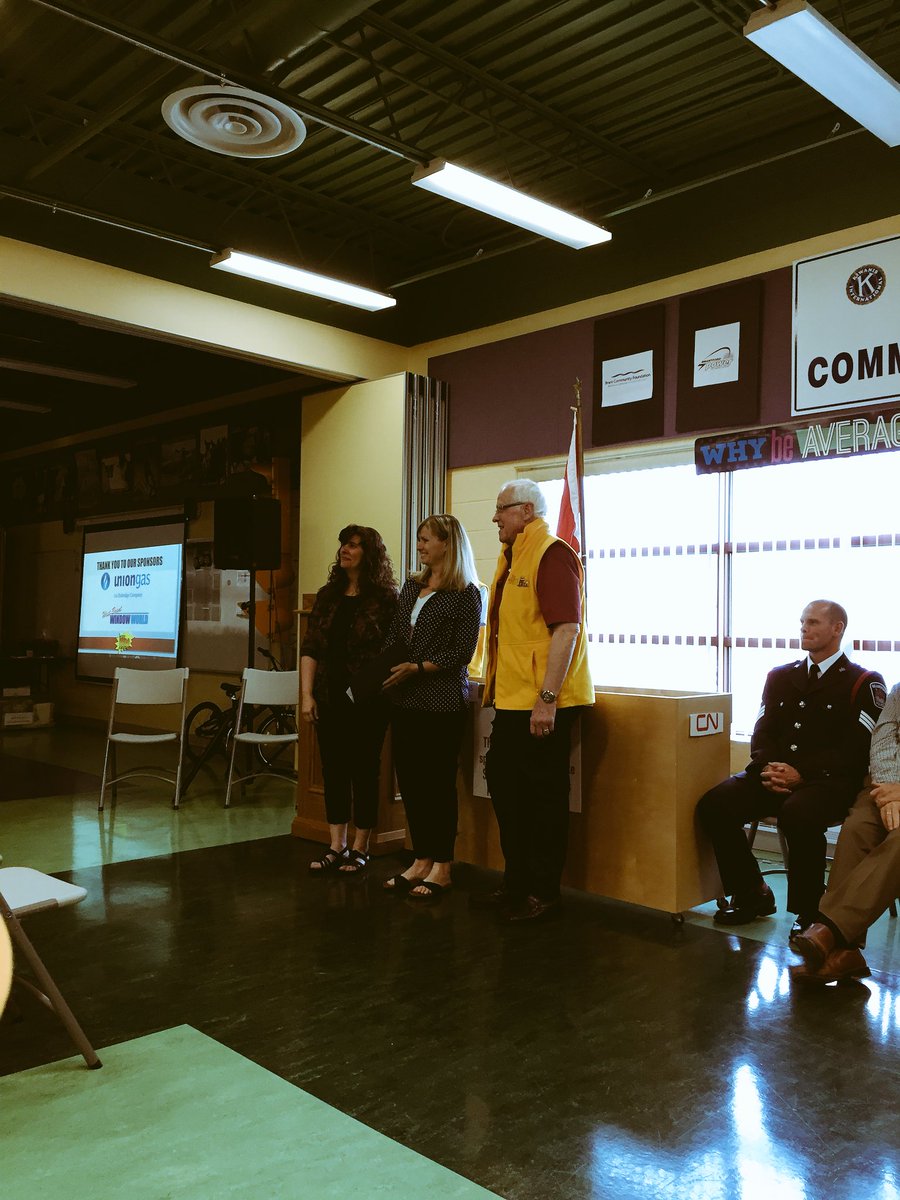 Helina1982's tweet photo. @RyersonHeights proud of @vanleeli tonight as she received her hero award at the @SafetyVillage_B. We are lucky to have an amazing leader. @GEDSB https://t.co/kJvs0rsjRy