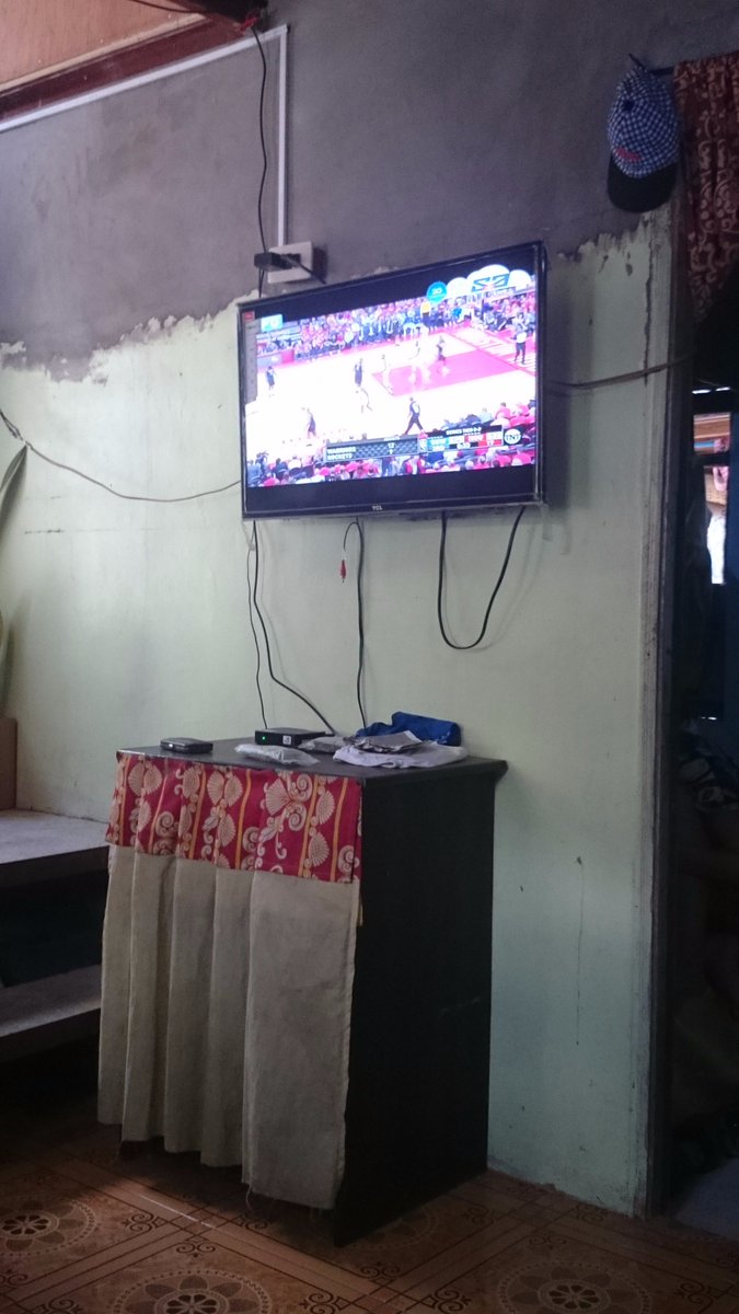 SweggCouplePh's tweet photo. Wacthing Gsw Vs Rockets 3rdquater! GO Gsw :D @SportsAndAction @abscbnsports 
#Warriors #Durant35 #Curry30 #Thompson11 https://t.co/k3HVwfCTyB