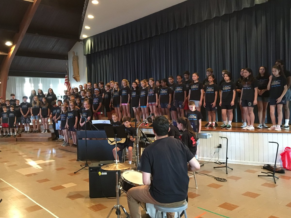 teachtechfun's tweet photo. St. Peter’s Choir perform at STREAM Night. @StPetersOlney https://t.co/0ESJHw1Wb5