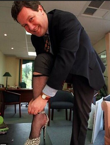 1Swinging_Voter's tweet photo. #IngrahamAngle This is the 'Diplomat' BTW When Malcolm Turnbull was in USA during campaign he RANG HILLARY .... #NEWSDAY He is a usurper who dragged down the elected PM in Australia. #JOINthDOTS Turnbull and Julie Bishop VERY CLOSE to Obama ! #NSWPOL #FOXNEWS #TICKTOCK https://t.co/BYFmsjoxdd