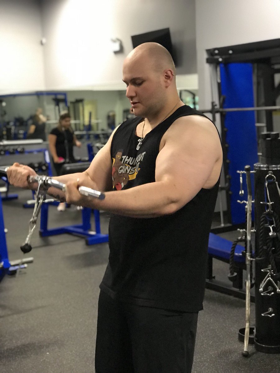 SugeNolan's tweet photo. “Thuns out guns out”
-Mike Tyson
#gym #flexety #flexetycommunity #gymrat #gymlife #gymlifestyle #heavyweight #biceps #gains #weightlifting #fullscenelifestyle #fullsceneathletics https://t.co/rIcQ0KMEly