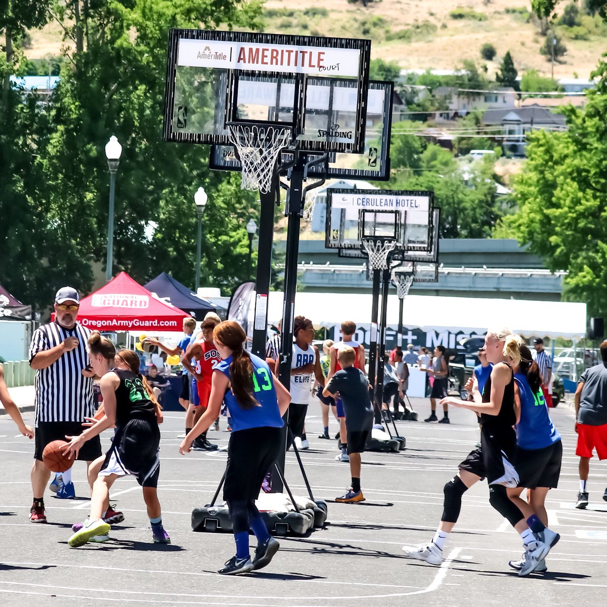 lakejamoregon's tweet photo. Nothing better than a street full of Hoops!

#streetball #3x3basketball #basketball #youthbasketball #fiba #fiba3x3 #3x3 #klamathfalls https://t.co/qIo4dEALb0