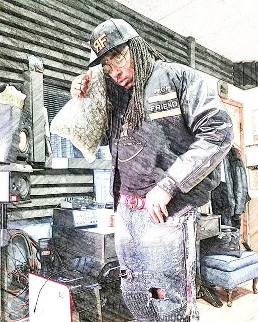 RealKingHustle's tweet photo. I'm in Love with Mary Jane.. She never let's me down! 
#HighOffLife #KingHustle #HustleorNothing #PolygamyLou #kinghustlassie #marijuana... https://t.co/pYaSeul7U2