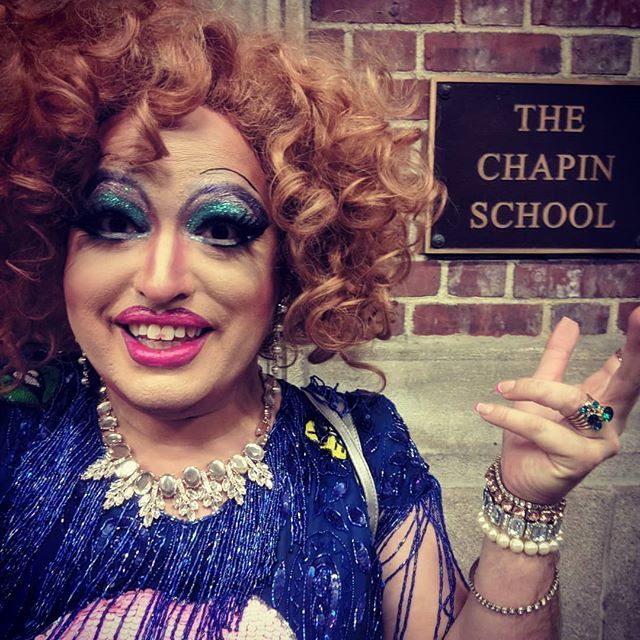 LilMissHotMess's tweet photo. Real drag queens of the Upper East Side. #graduatingclassof2018 #xoxogossipgirl #dragqueenstoryhour #lipstickonmyteeth https://t.co/4BHvXGzwrc https://t.co/jc3HfxbORS