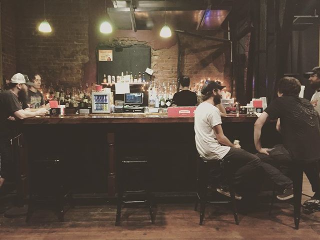 tumblingwheels's tweet photo. Taking it easy before things get rolling up here upstairs at @dragonsdenneworleans with @chrisacker_growthsprout @westkingstringband and @thetumblingwheels .
.
.
.
.
.
.
.
.
.
.
#thedragonsden #thedragonsdennola #chrisacker #westkingstringband #thetumbl… https://t.co/6gGntTmC2A https://t.co/5z9szjQHHE