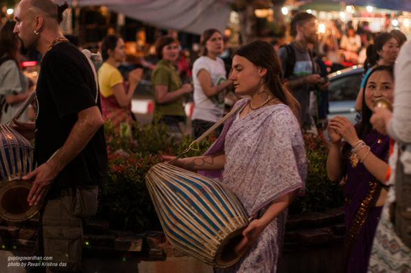 HinduJagoran's tweet photo. #Netherlands: Hindu Dharma Ki Jai! Ashtottar Sata-Naam Je Kore, Anayase Krishner Charan. Sabai Mile Kori Akhon Naam Sankirtan... https://t.co/eDMrQiCNvZ @Janmashtami2015 @SatsangKarma @IntYogaDay @IMAPictures @WedentGroup @VedicVidyalaya @VedicIntellect @SariStylist @BharatSolar_ https://t.co/uL1C2Hmqr4
