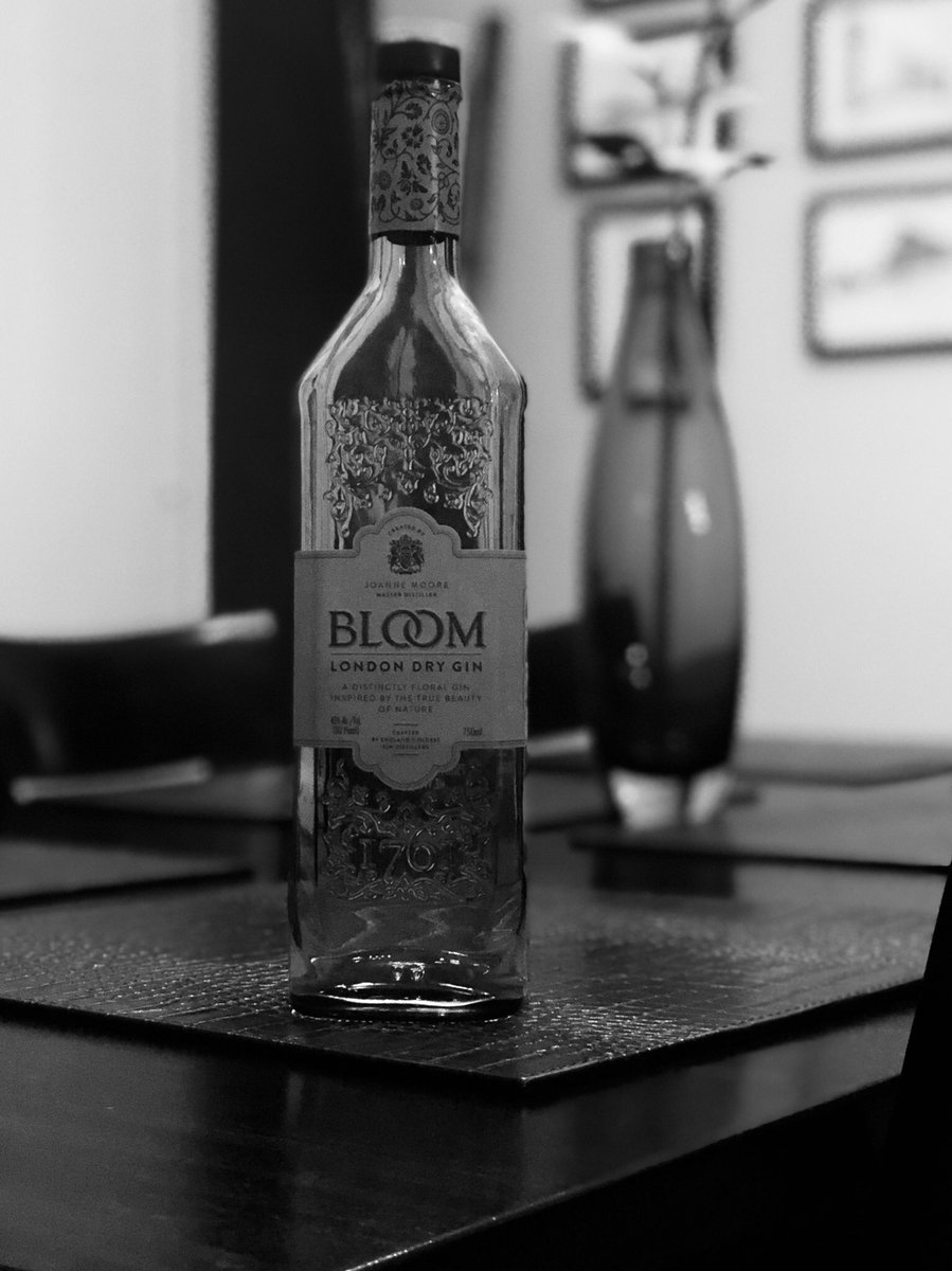denny_walk's tweet image. Mood gin #Bloomgin #ginnoir