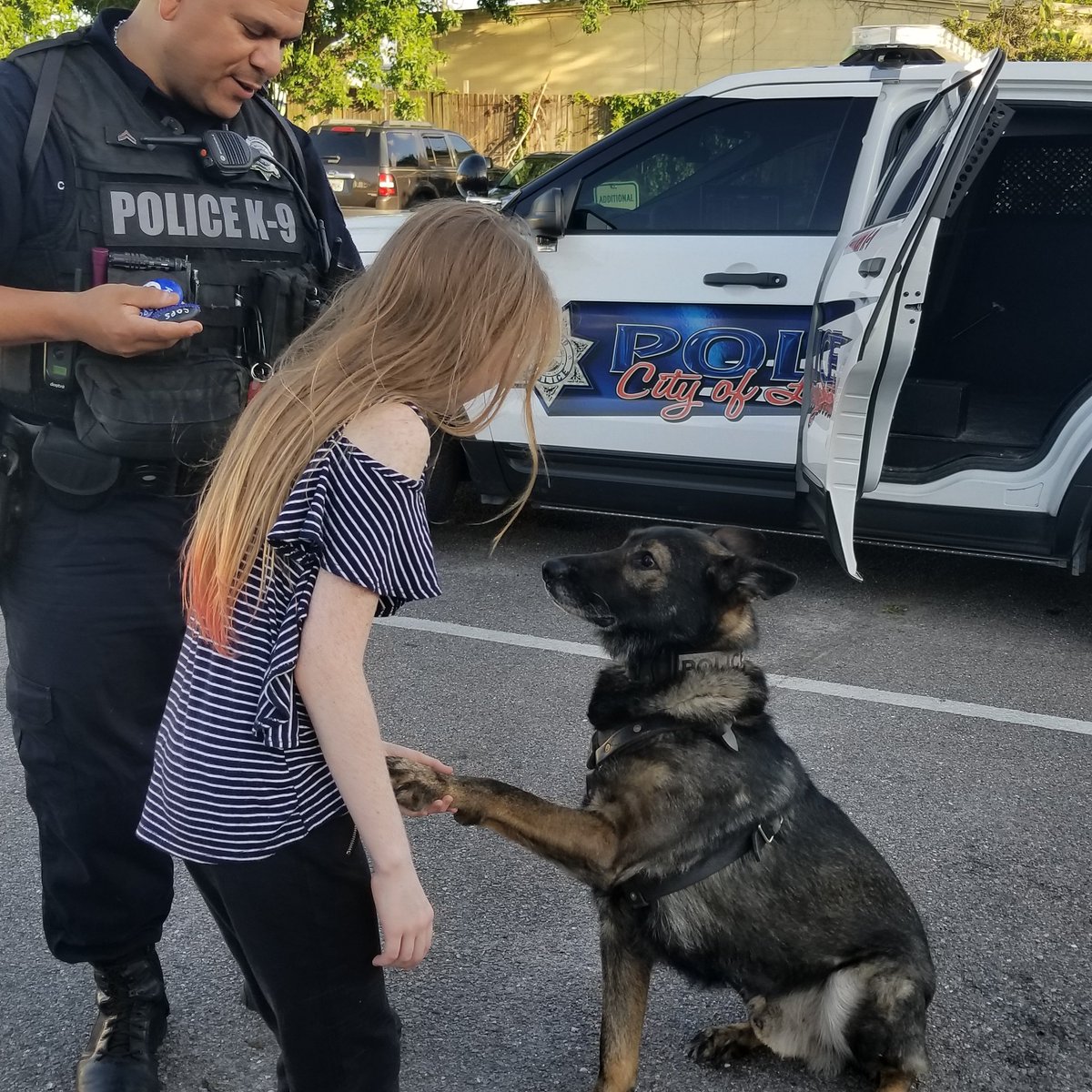 TheCopRockGirl's tweet photo. Nice to meet you K9 Freddy @LUPoliceDept #copsrock #webacktheblue #futurecop #k9 https://t.co/8myjXACR41
